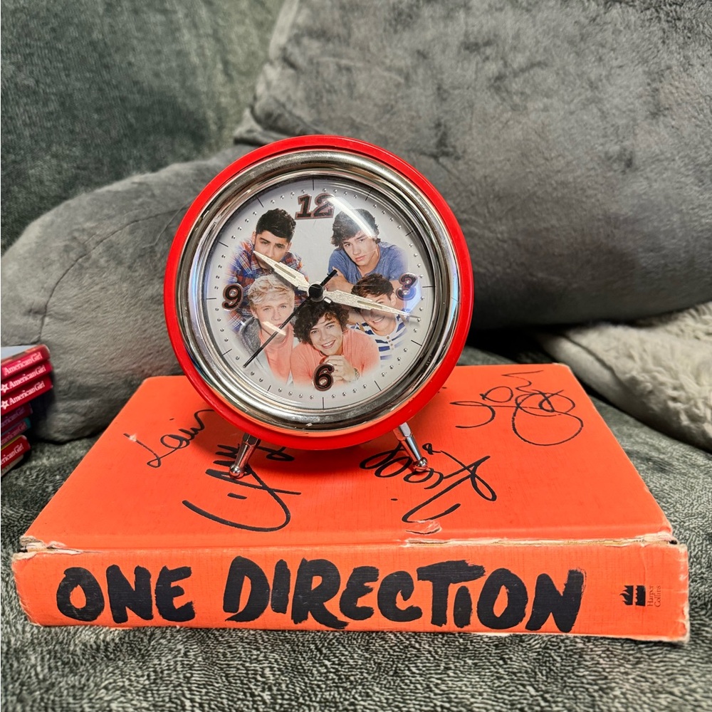 One direction Book & Alarm Clock